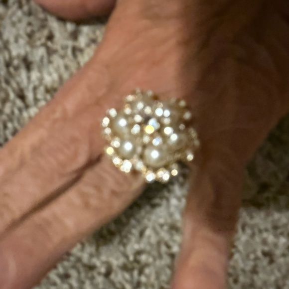 Jewelry - Elegant Pearl and Gold Statement Ring 9